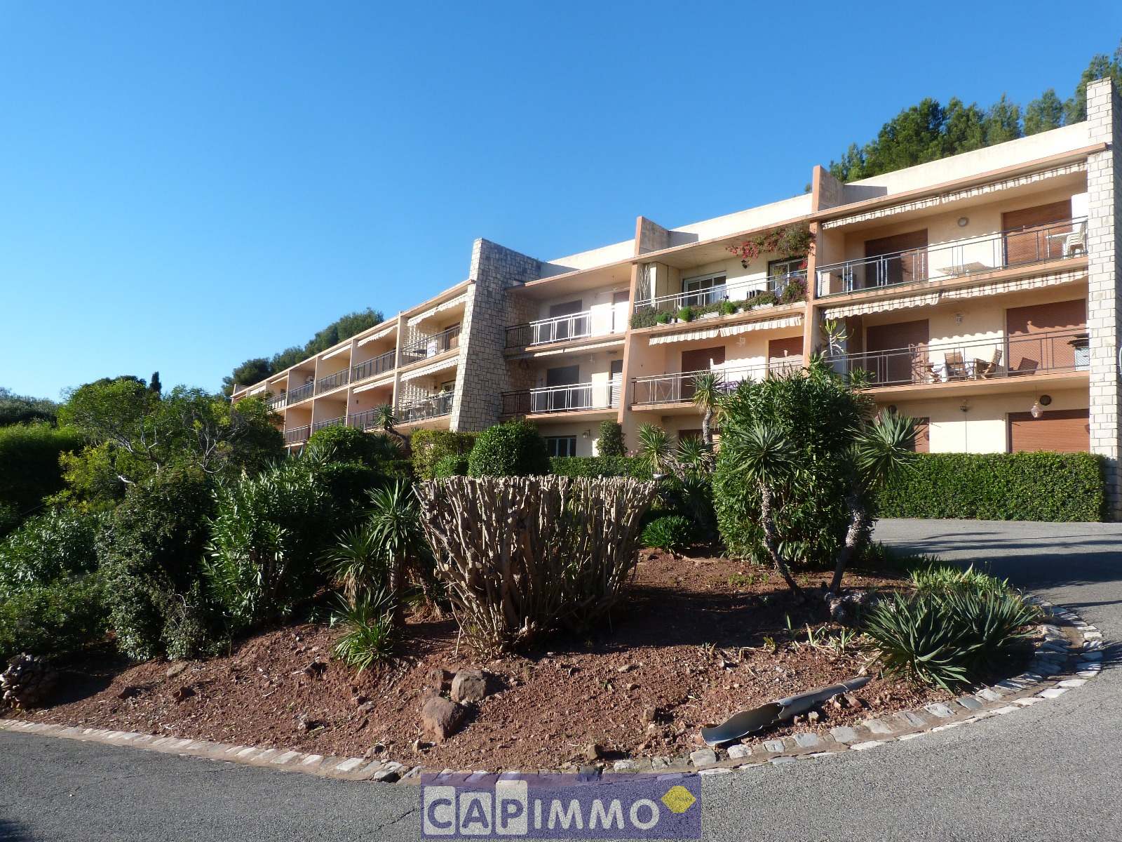 Vente CARQUEIRANNE GRAND T2 TERRASSE VUE MER | Cap Immo 83